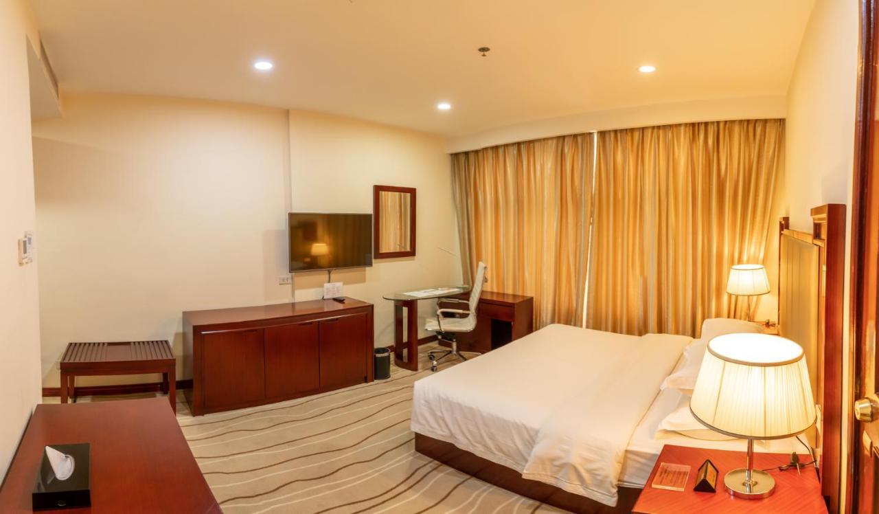 Swiss-Belhotel Blulane Manila Bagian luar foto