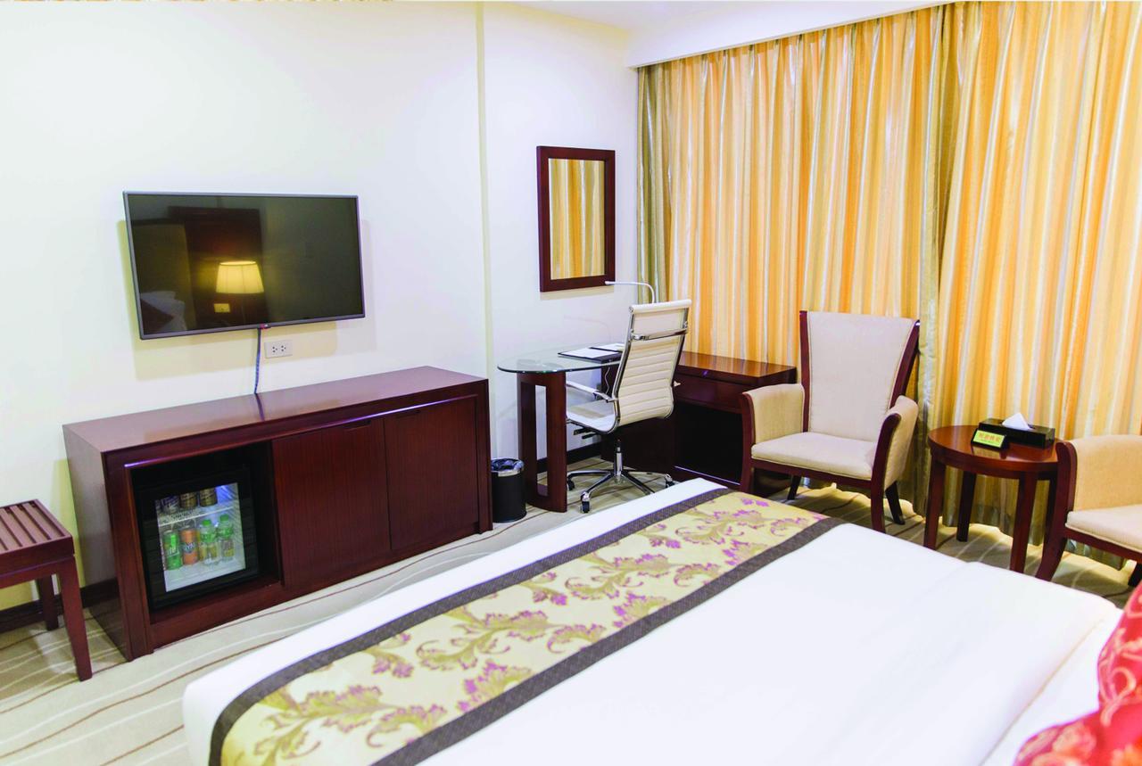 Swiss-Belhotel Blulane Manila Bagian luar foto