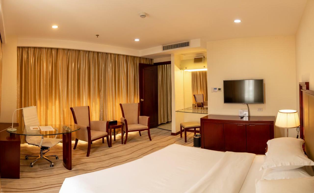 Swiss-Belhotel Blulane Manila Bagian luar foto