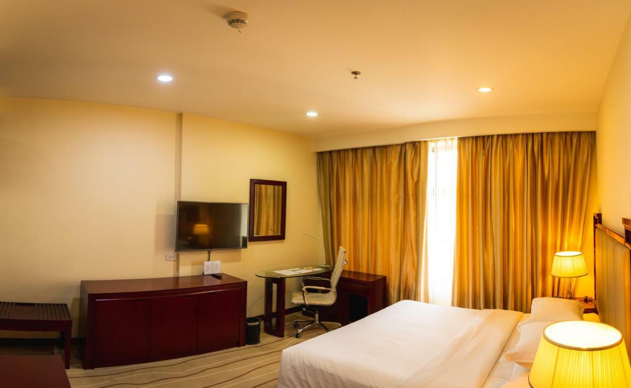 Swiss-Belhotel Blulane Manila Bagian luar foto